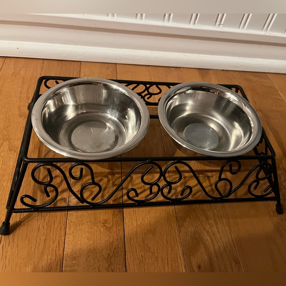 Stainless Steel Cat Bowls with Black Metal Stand - Picture 4 of 4